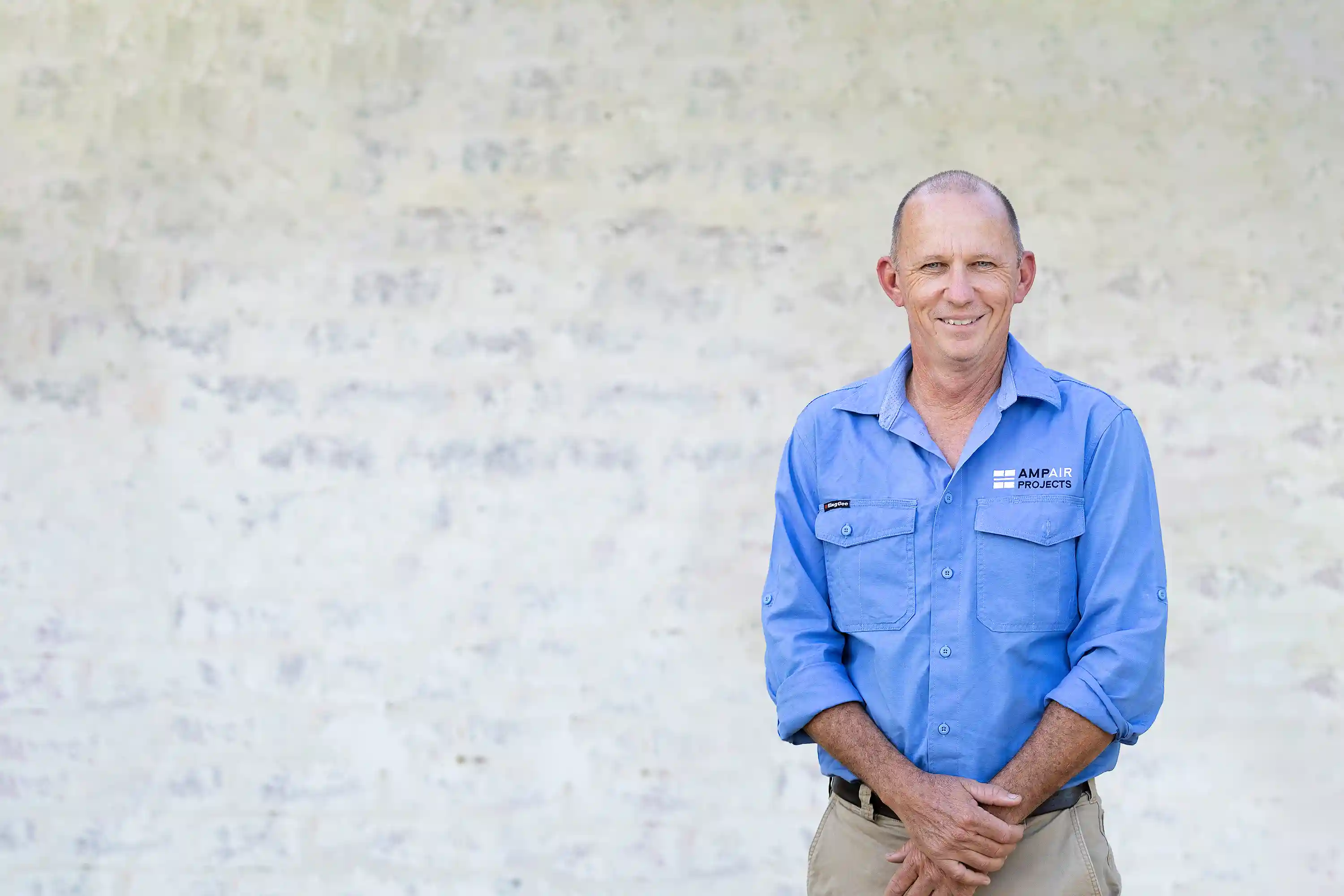 blurry background: white/grey